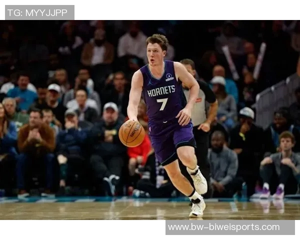 克尼佩尔三场比赛连续得分20成为本届新秀中的首位表现稳定的球员 克尼佩尔三场比赛连续得分20成为本届新秀中的首位表现稳定的球员